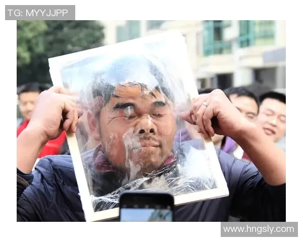 小孩儿勇敢挑衅足球明星引发全场欢笑与惊叹的趣味瞬间