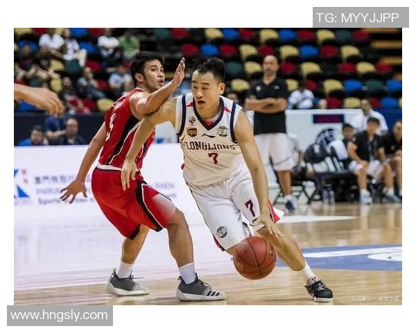 广州篮球队在选拔赛中以83分稳居积分榜首位展现强劲实力